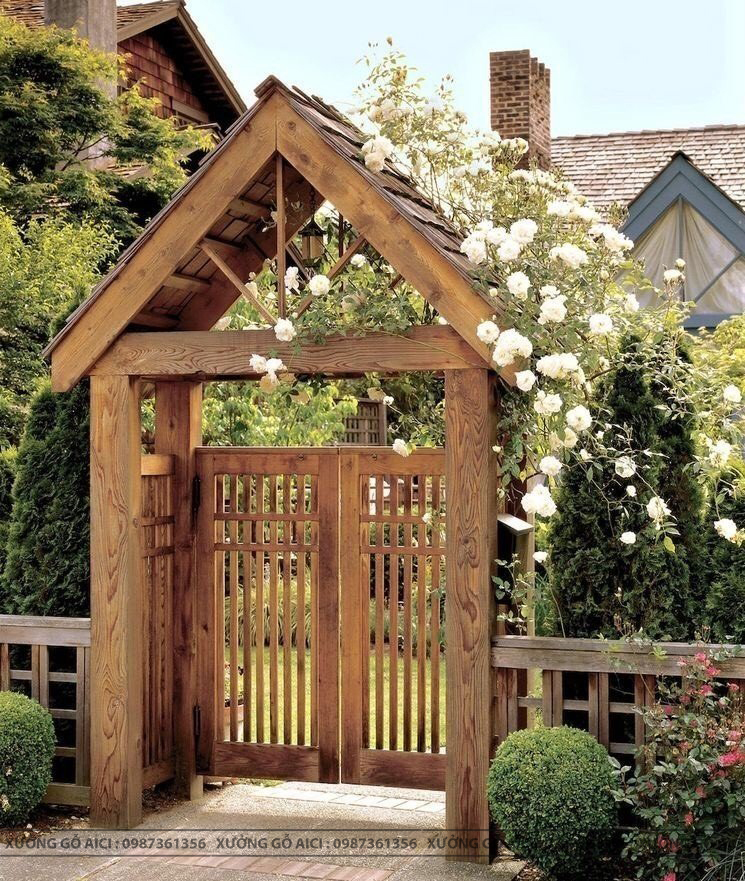Cổng gỗ trang trí sân vườn