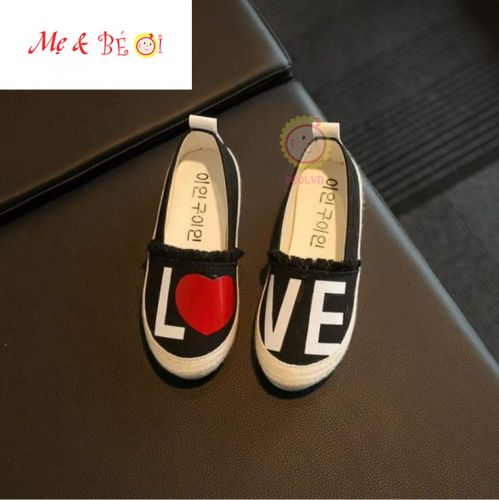 giày lười in hình chữ LOVE cho bé gái