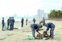 Tuổi trẻ Đà Nẵng ra quân làm sạch bờ biển