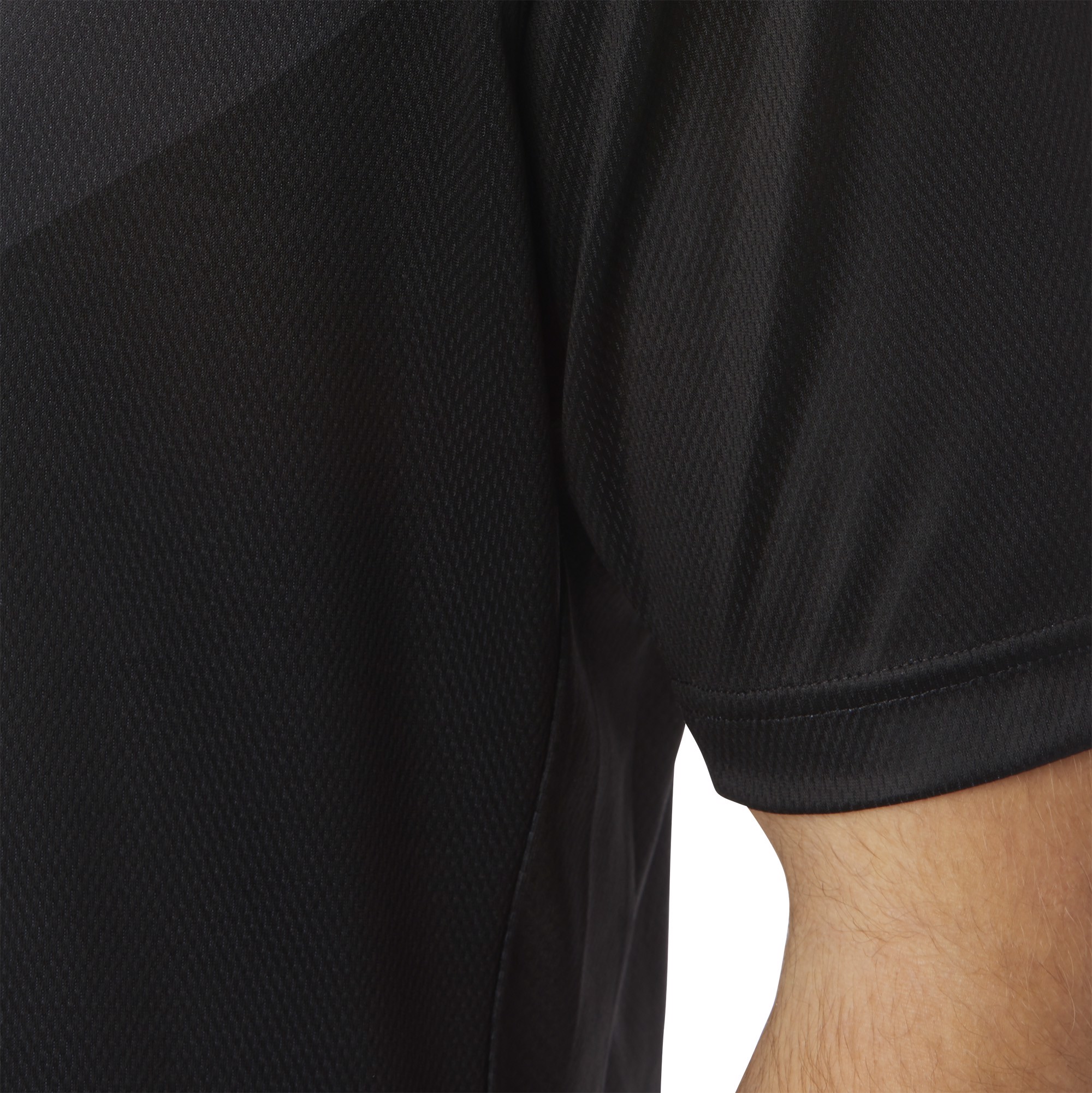 giro-roust-jersey-mens-dirt-apparel-black-charcoal-shadow-detail-1_master