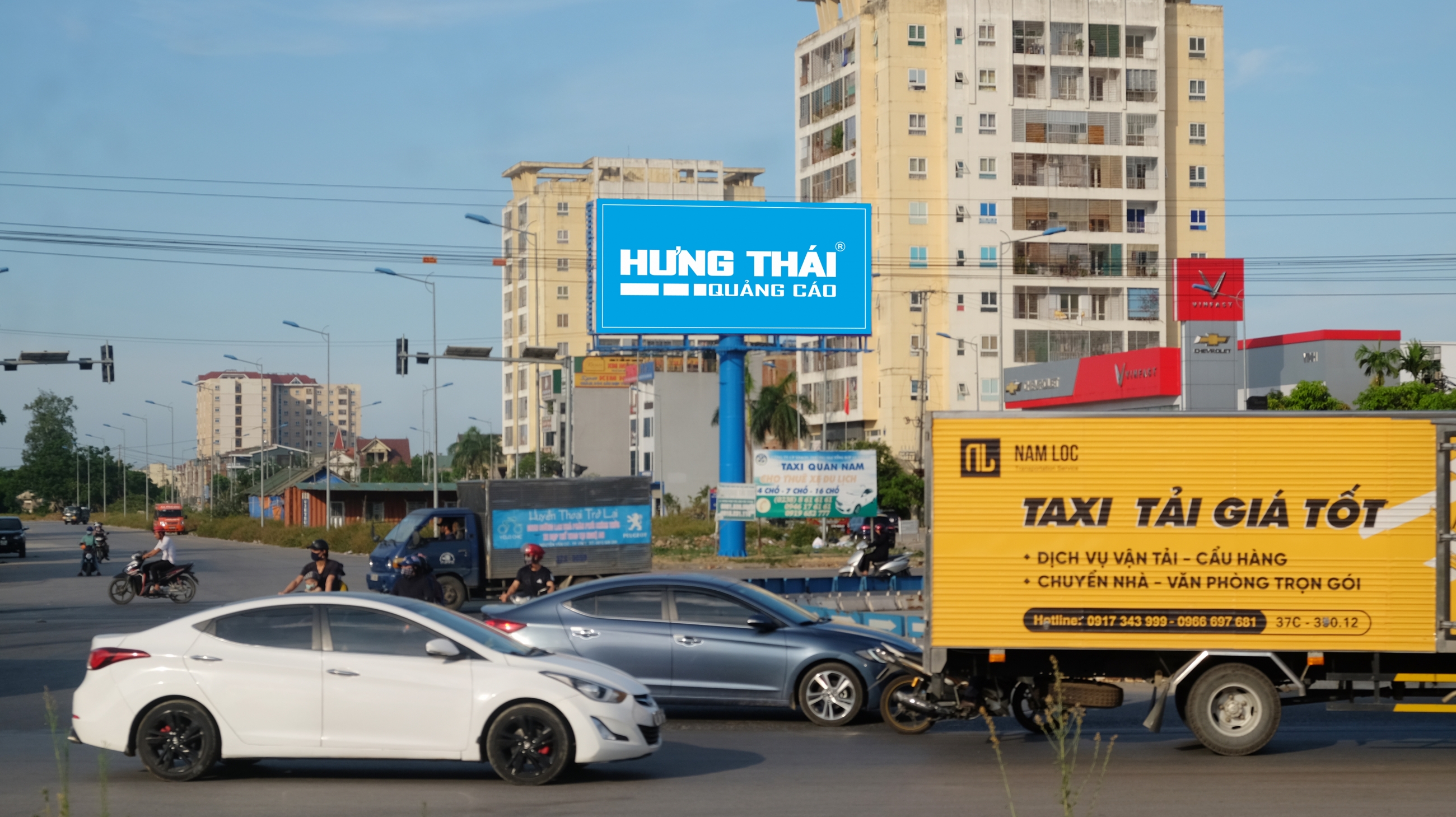 Pano quảng cáo tại vòng xuyến Quán Bàu - đường 72m