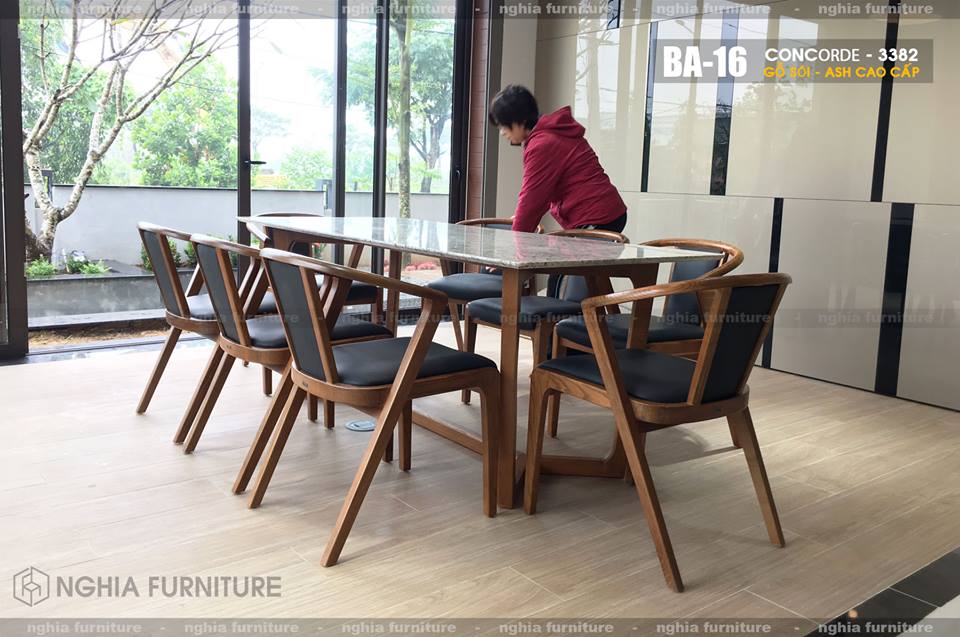Bàn ghế ăn mặt đá sẽ là sự lựa chọn hoàn hảo cho bạn vừa tiết kiệm không gian, vừa sở hữu thiết kế tinh tế. Với nhiều kiểu dáng và kích thước khác nhau đảm bảo phù hợp với mọi không gian sống. Hãy xem ngay hình ảnh liên quan để tìm kiếm bộ bàn ghế ăn ưng ý nhất.