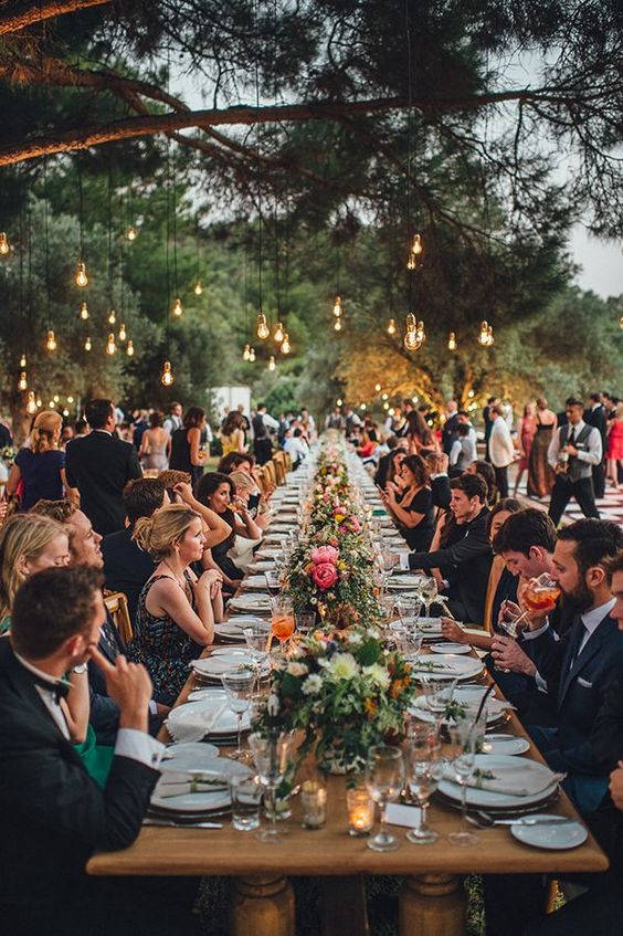 Xu hướng tiệc cưới bàn dài hot nhất 2018