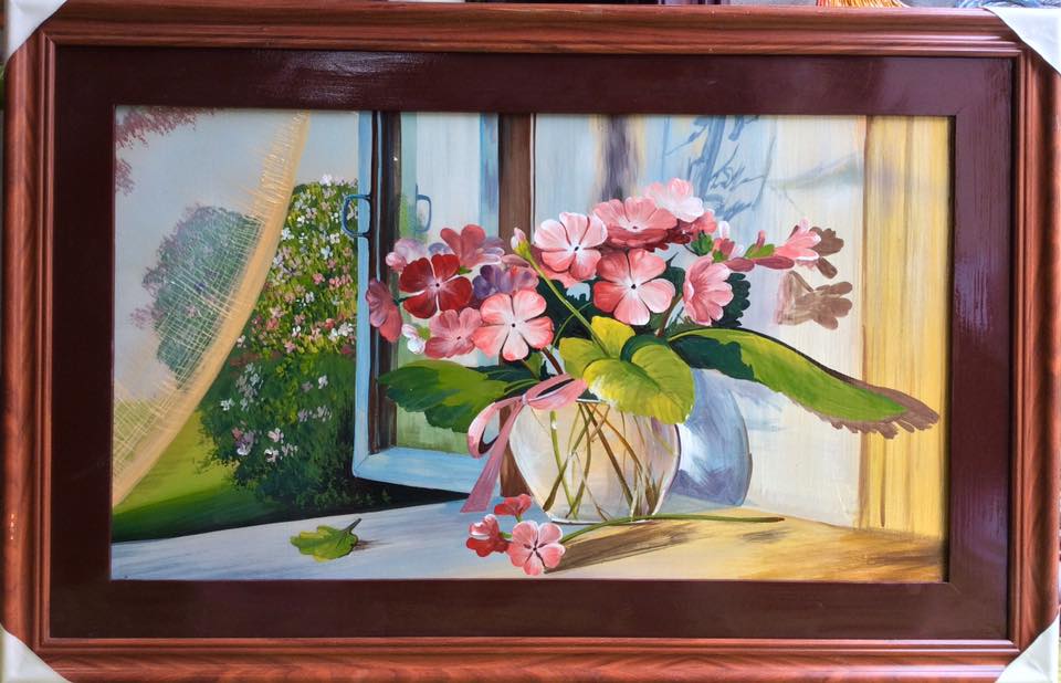Tranh sứ vẽ bình hoa bên cửa sổ (60cmx90cm)