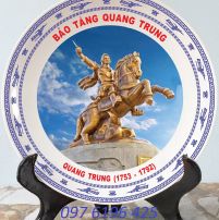 Đĩa sứ in logo, in ảnh bảo tàng Quang Trung đường kính 20cm gốm sứ Bát Tràng
