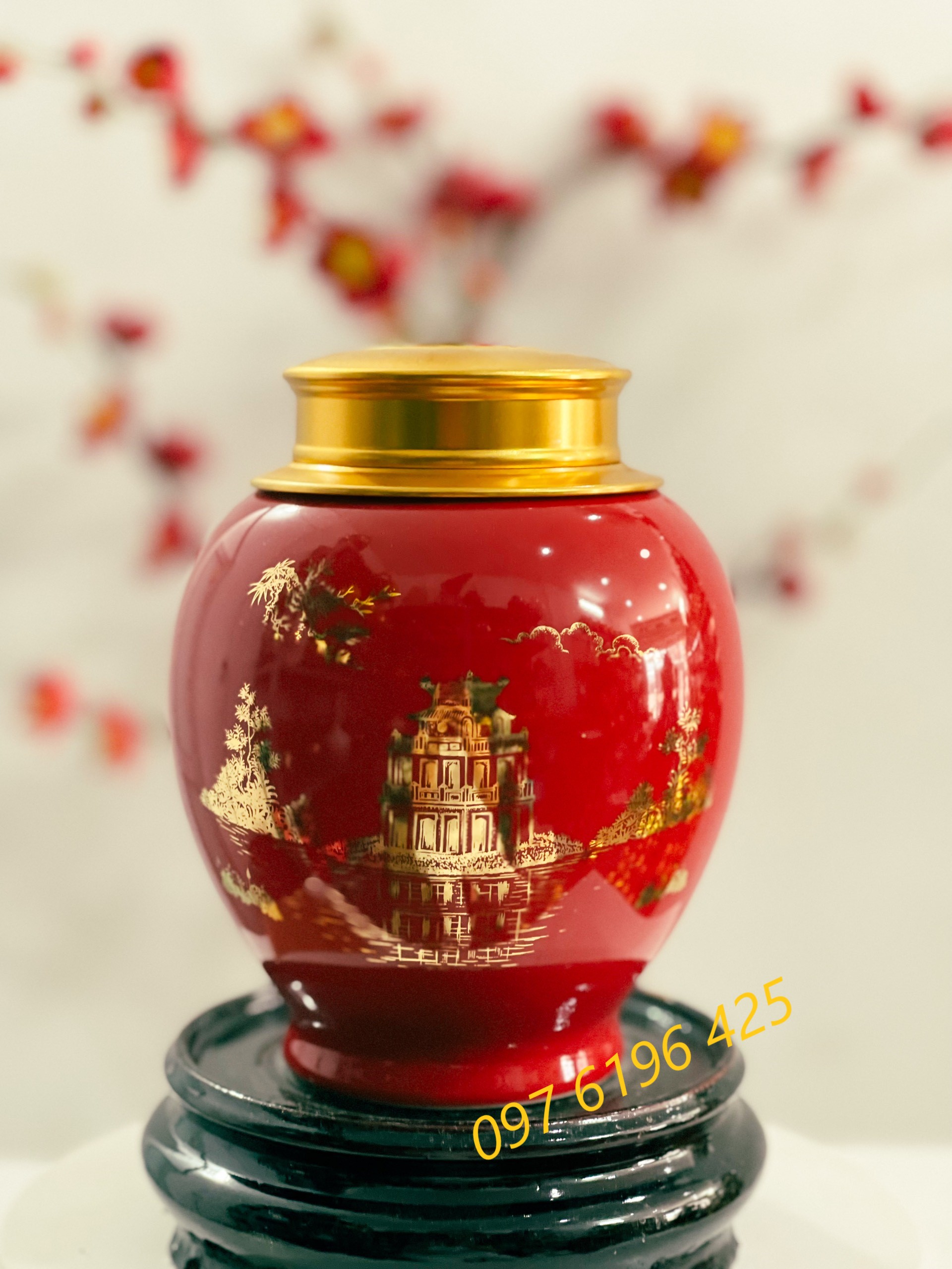 Lọ đựng trà gốm sứ màu đỏ vẽ cảnh Hà Nội