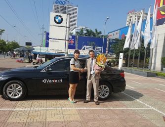Hoàng Nguyễn nhận thưởng quà tặng xe BMW từ Vantech