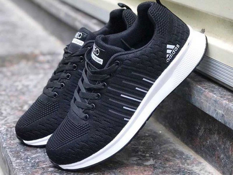 Giày thể thao Adidas màu đen GTT10