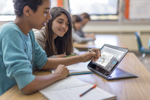 Microsoft tuyên chiến với Chromebook của Google bằng loạt laptop giá hơn 4 triệu đồng, dành cho học sinh sinh viên