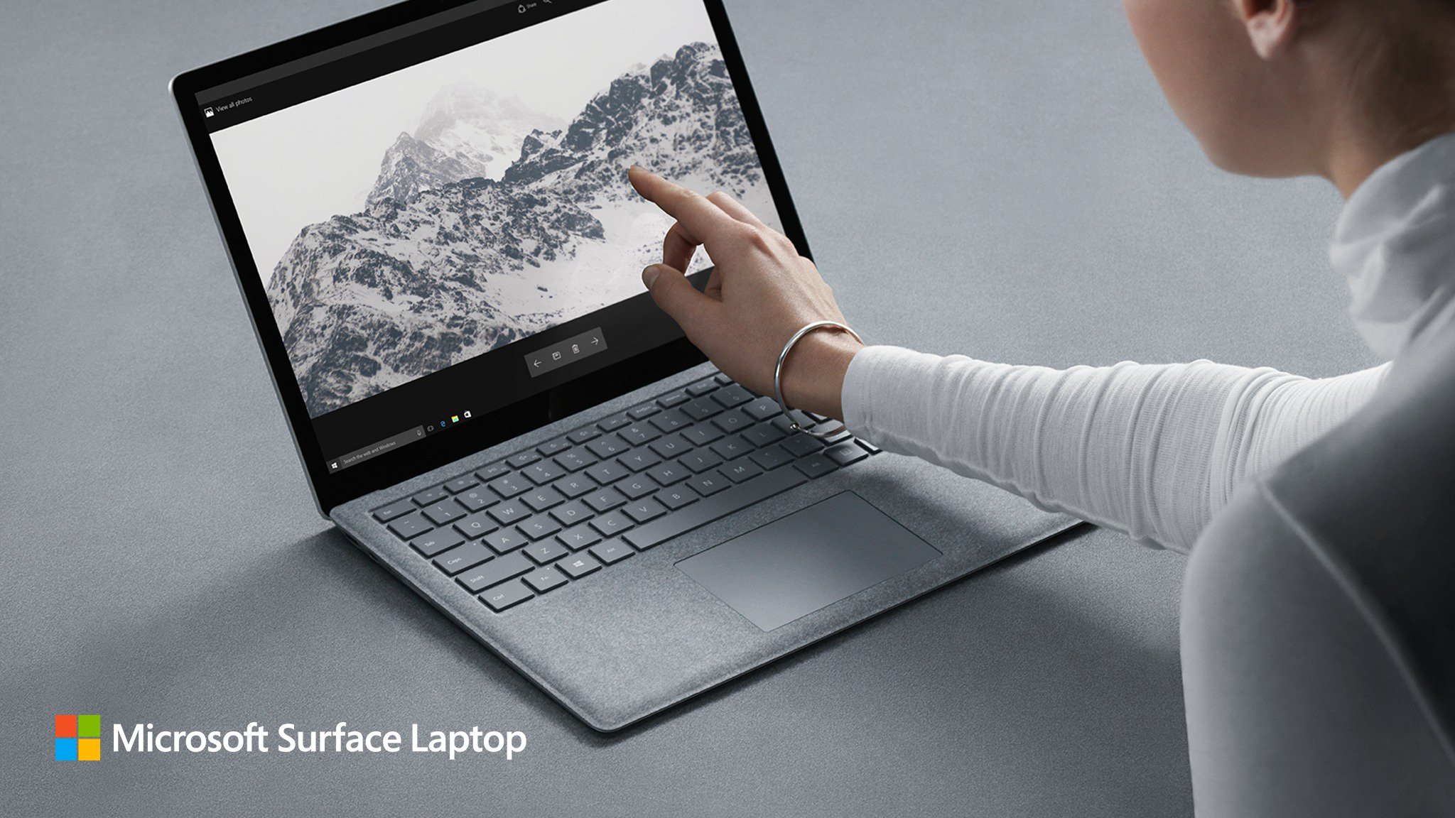 4034933_Microsoft_Surface_Laptop_1