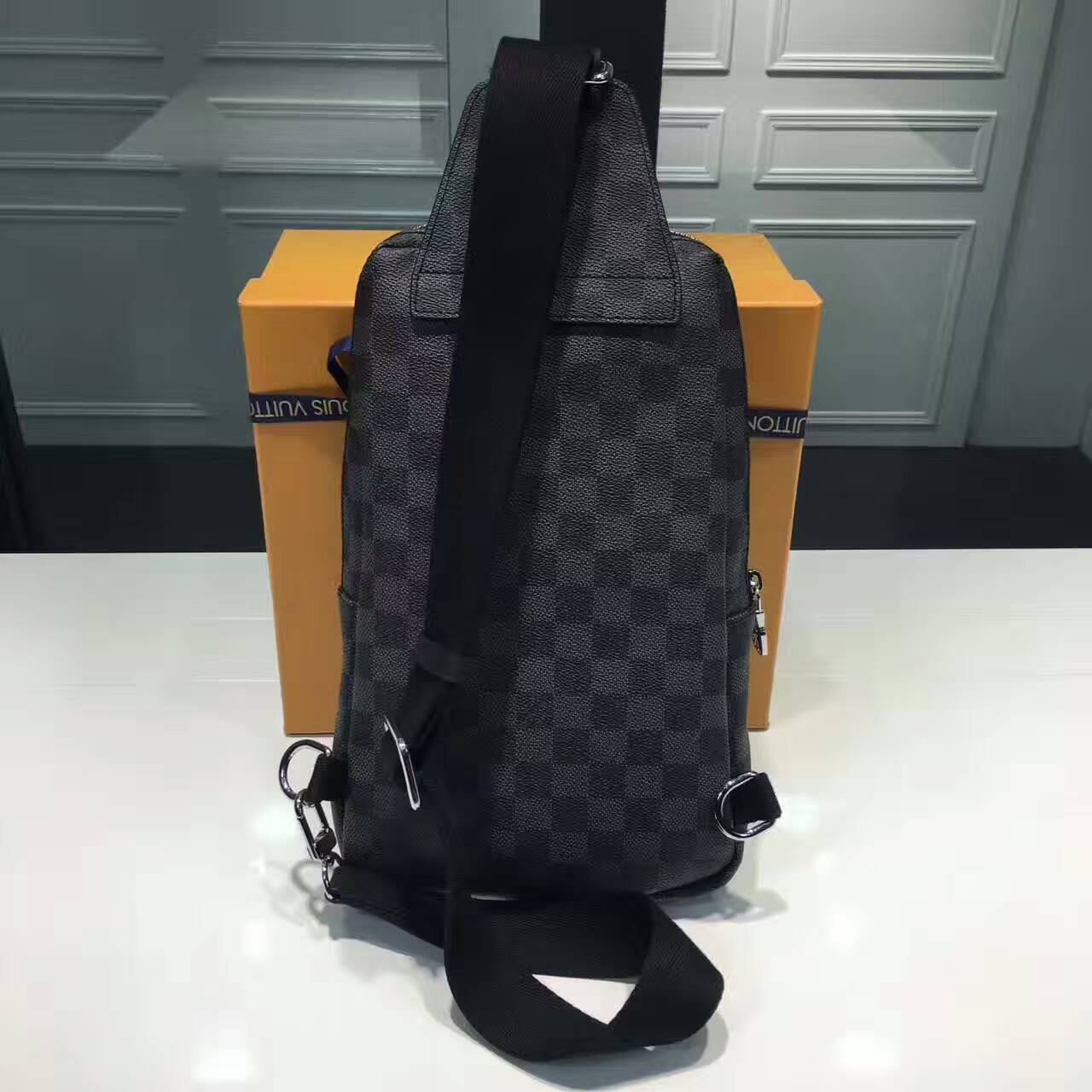 tui-xach-Louis-Vuitton-damier-graphite-avenue-sling-bag-N41719-txlv045(2)