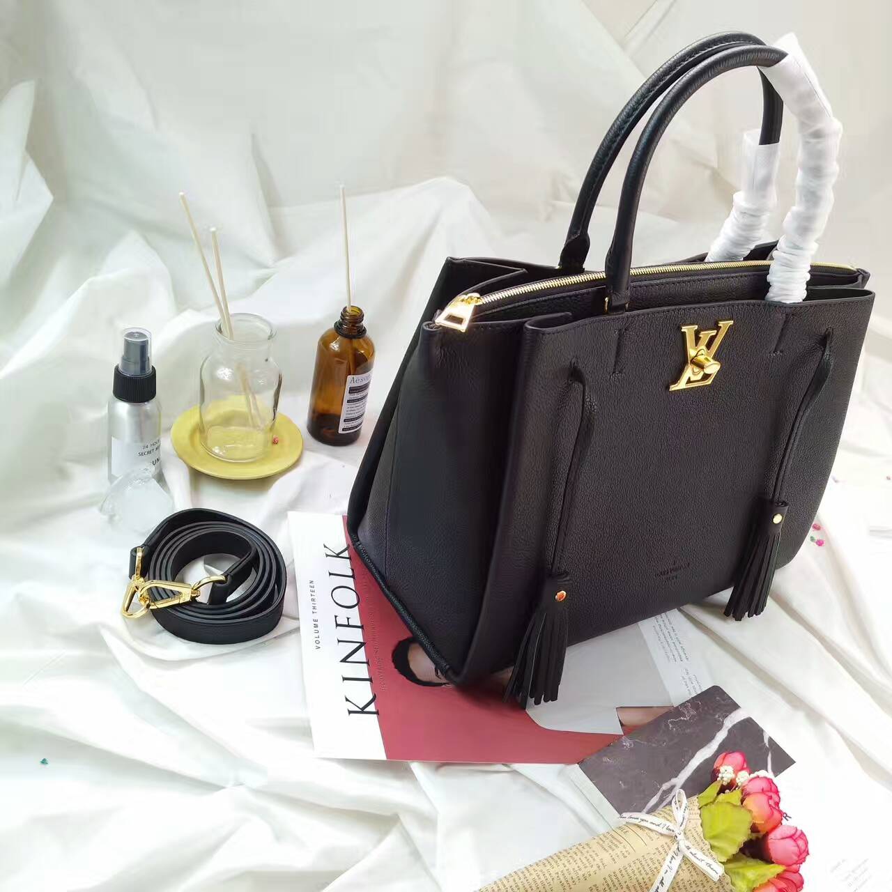 tui-xach-Louis-Vuitton-lockmeto-bag-M54572(1)