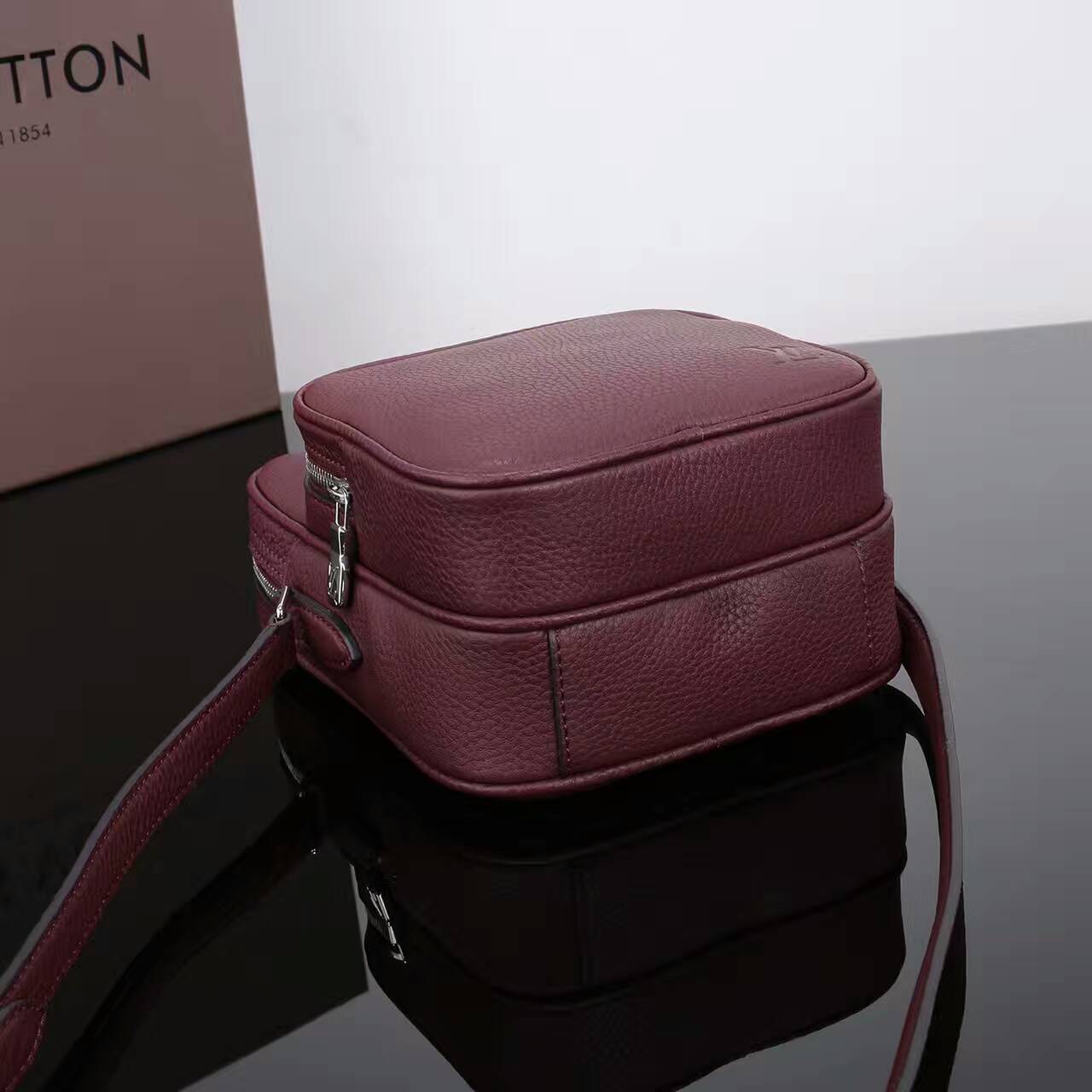 tui-xach-Louis-Vuitton -aurillon-Leather-amazone-22-M54304-txlv096(3)