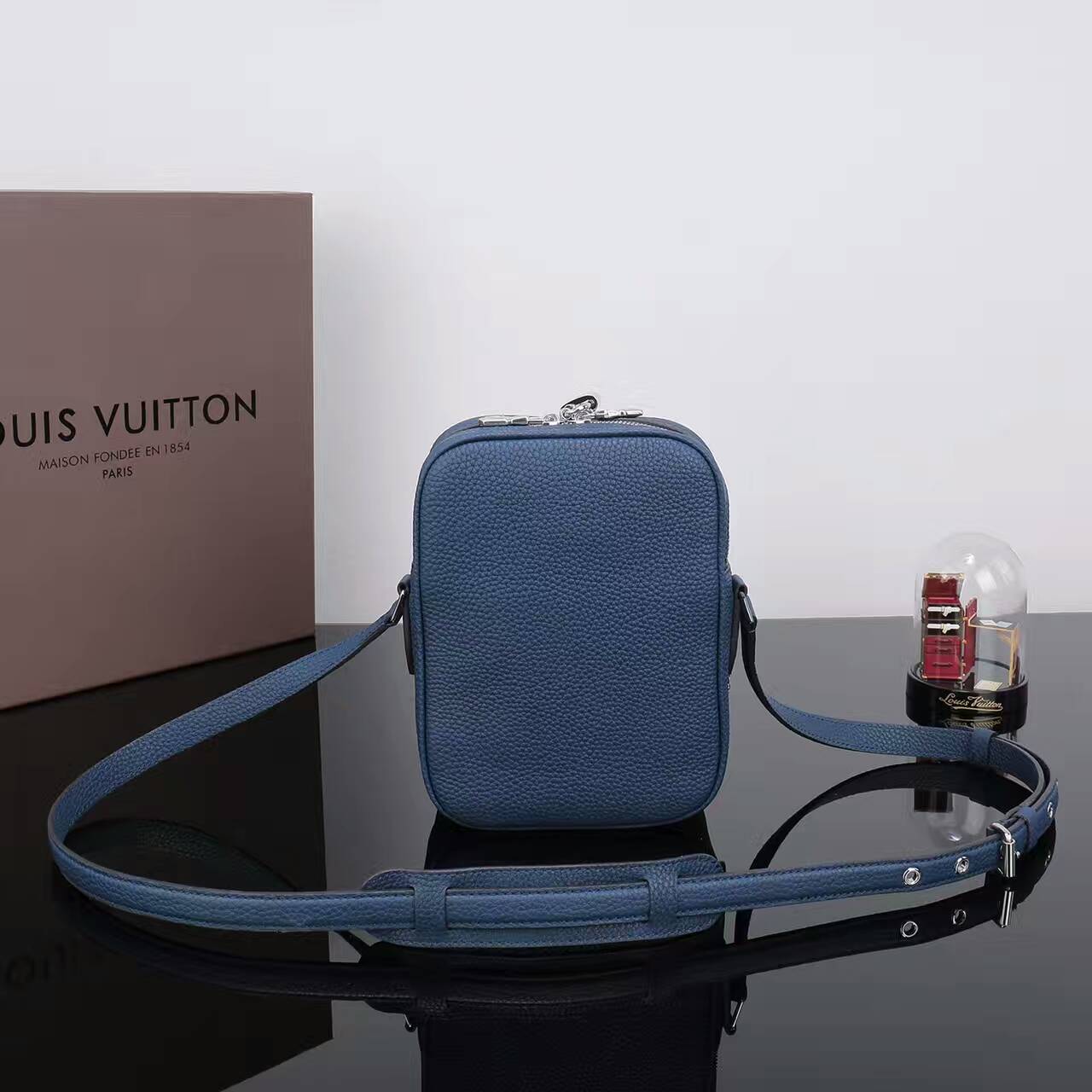 tui-xach-Louis-Vuitton-Taurillon-Leather-amazone-22-M54302-txlv098(1)