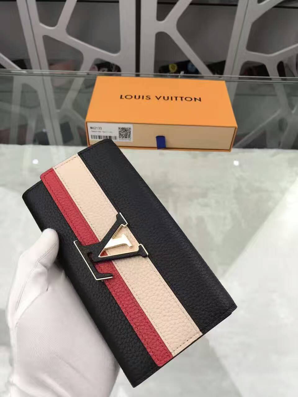 Louis vuitton Taurillon leather capucine wallet-M62133-txlv147(2)