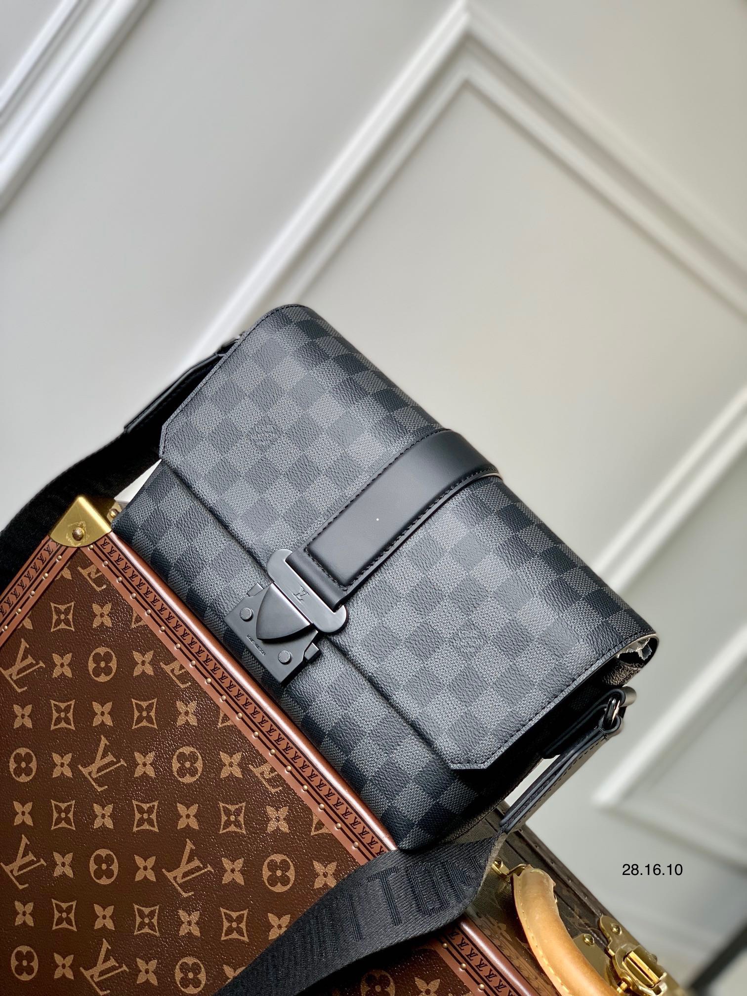 Túi xách Louis Vuitton Siêu Cấp RLCLV2810