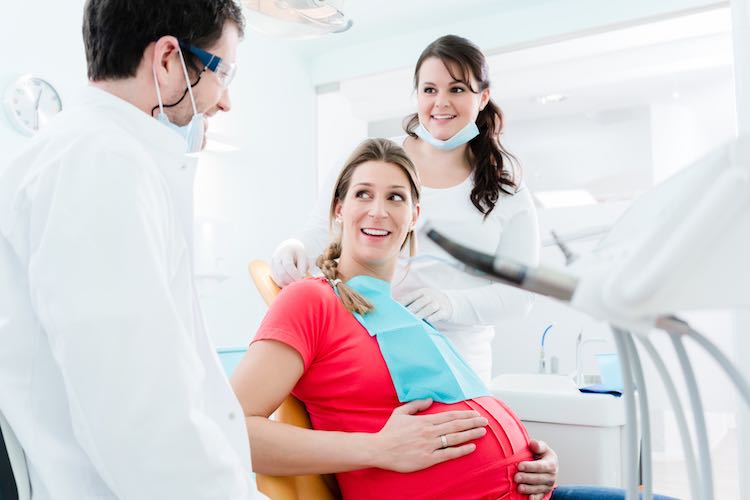 Lời khuyên chăm sóc răng miệng ở phụ nữ mang thai
