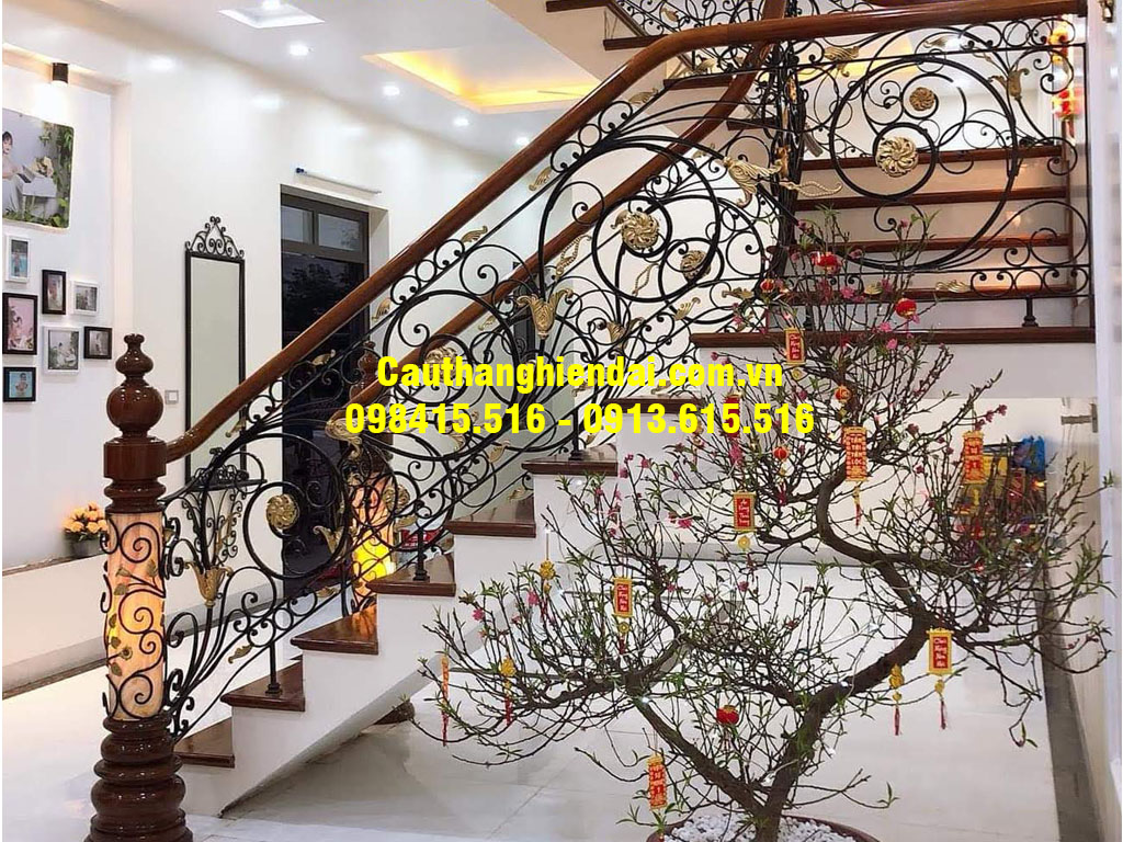 Cầu thang sắt nghệ thuật đẹp nhất Hà Nội 2020