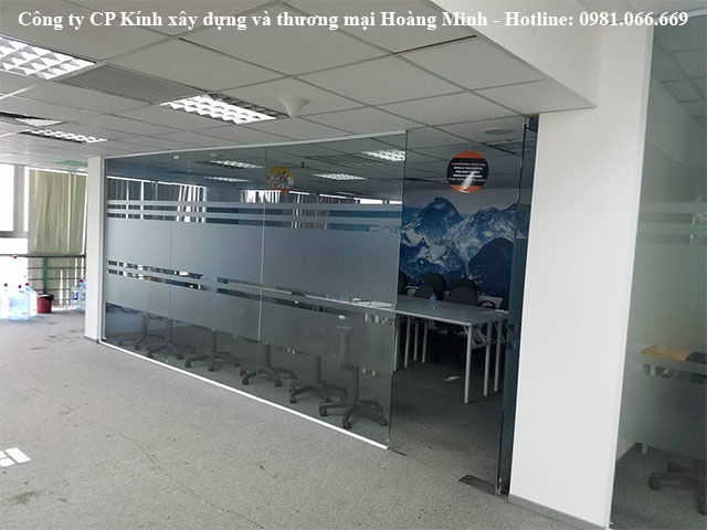 Lắp đặt cửa kính cường lực, vách kính văn phòng tại Hà Nội