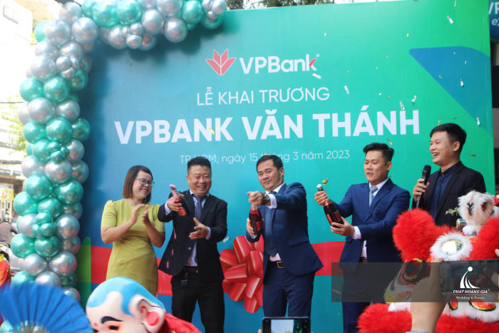 Khai trương ngân hàng VPbank