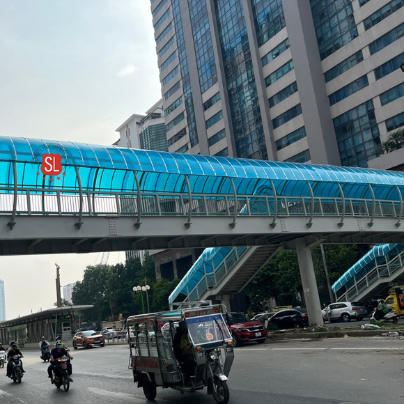 Công trình cầu đi bộ 400m2 ở Lê Văn Lương
