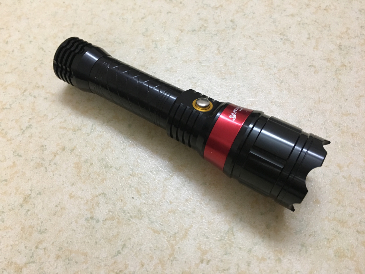 n pin Cree T6 kết hợp đèn pin và laser (4)