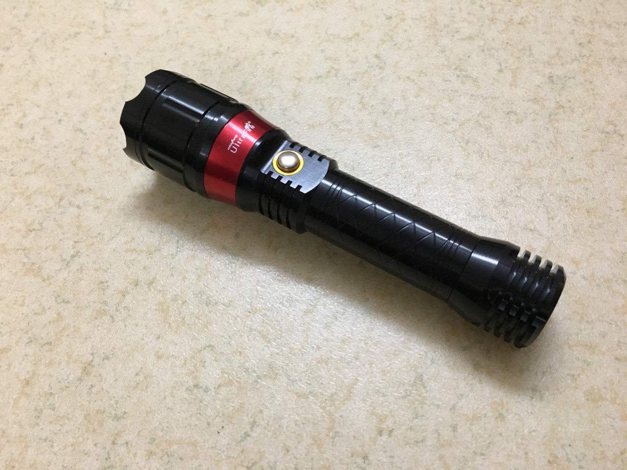 n pin Cree T6 kết hợp đèn pin và laser (7)