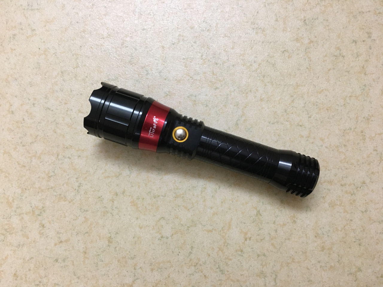 n pin Cree T6 kết hợp đèn pin và laser (8)