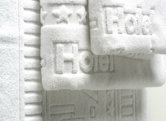 Khăn tắm logo dệt