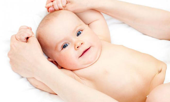 Lợi ích massage trẻ sơ sinh