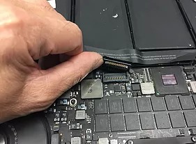 Pin MacBook không sạc - ngắt kết nối pin