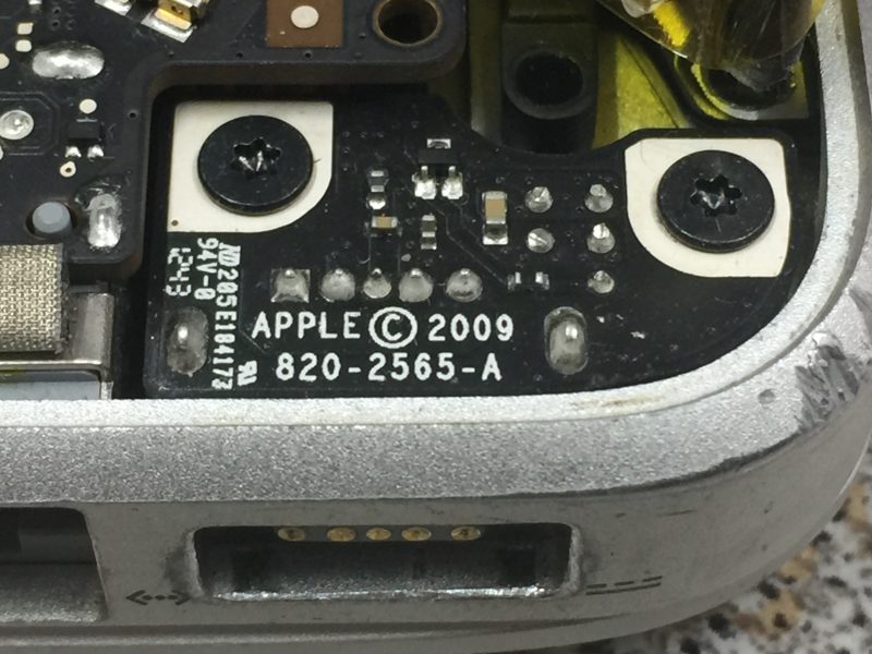Pin MacBook không sạc - diode bị lỗi trên bảng DC