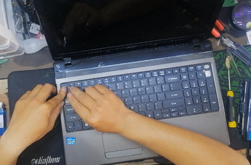 Thay bàn phím laptop Acer