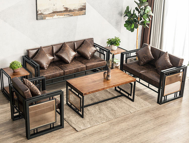 Sofa sắt kết hợp gỗ tự nhiên sang trọng 2024: Với sự kết hợp độc đáo giữa vật liệu sắt và gỗ tự nhiên, chiếc sofa cafe này sẽ làm nổi bật không gian quán cafe của bạn. Thiết kế sang trọng và đơn giản giúp sản phẩm dễ dàng phối cùng các phụ kiện trang trí khác, tạo ra một không gian thanh lịch và đẳng cấp.