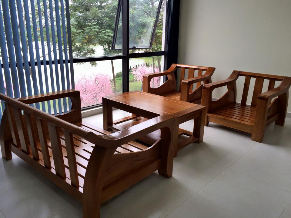 Sofa gỗ sồi tự nhiên hoàn thành cho khách Hàn Quốc