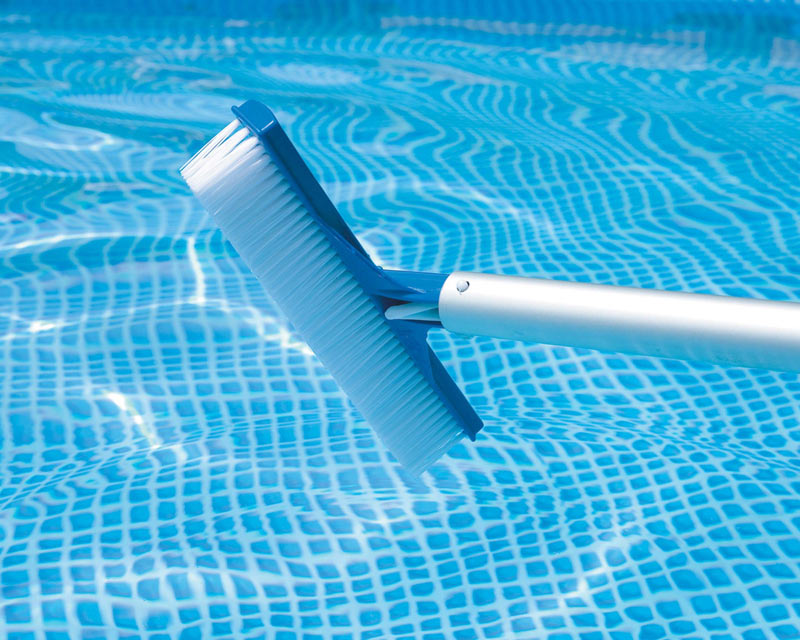 brush-Swimming-Pool-Maintenance-Tips-20151