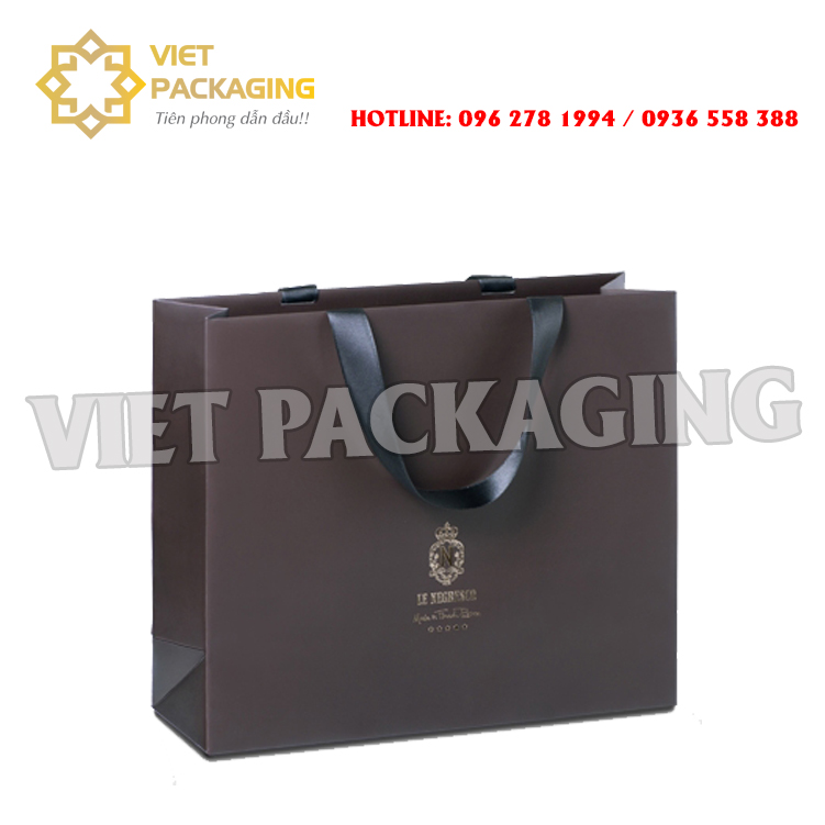 Brand-luxury-clothing-paper-packaging-bag 