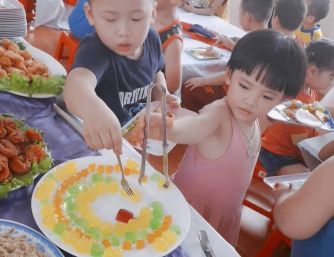 Tiệc buffet của trẻ khối MG 4-5 tuổi (11/04/2019)