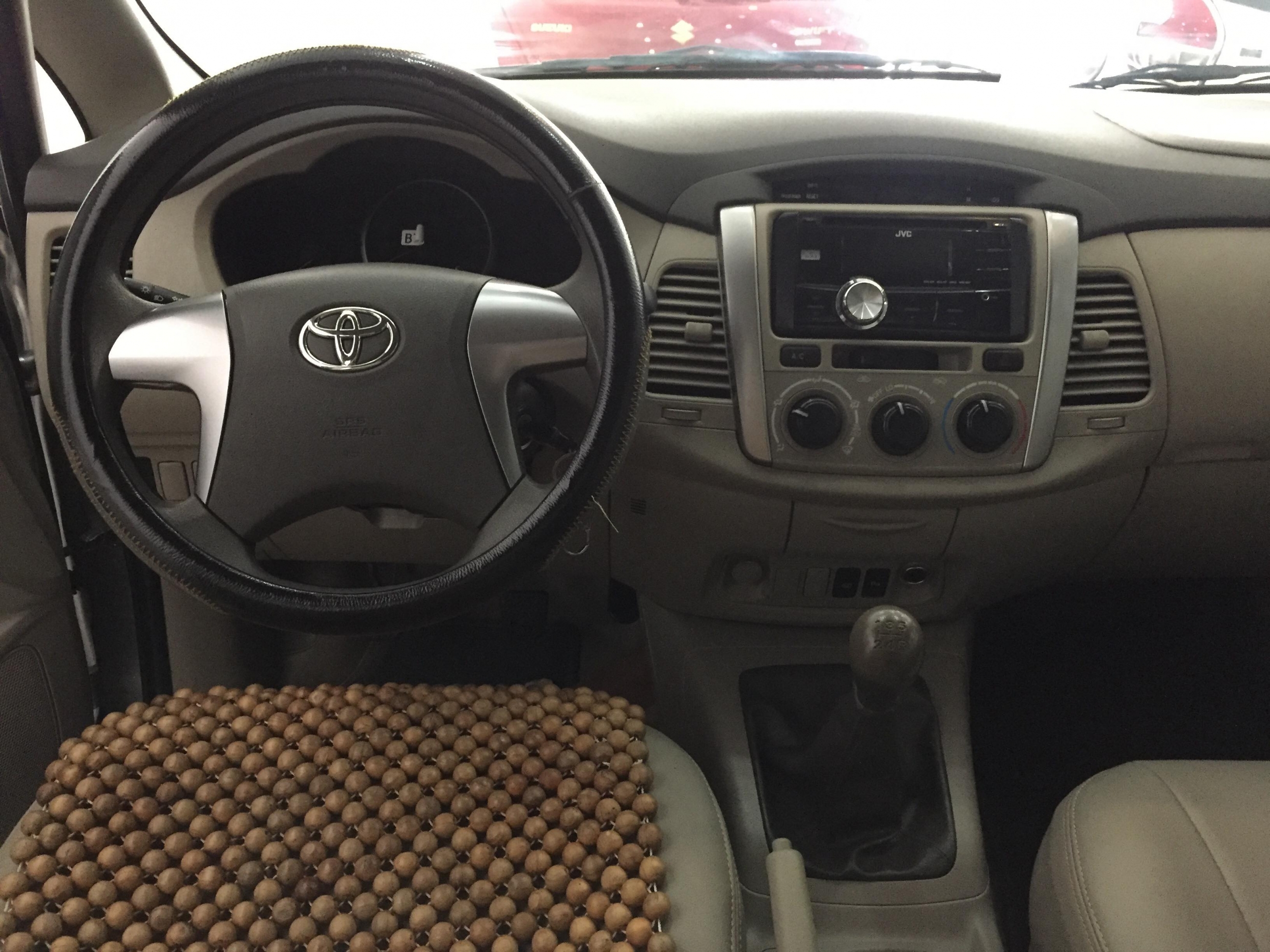Toyota Innova 2.0E 2015 - 7