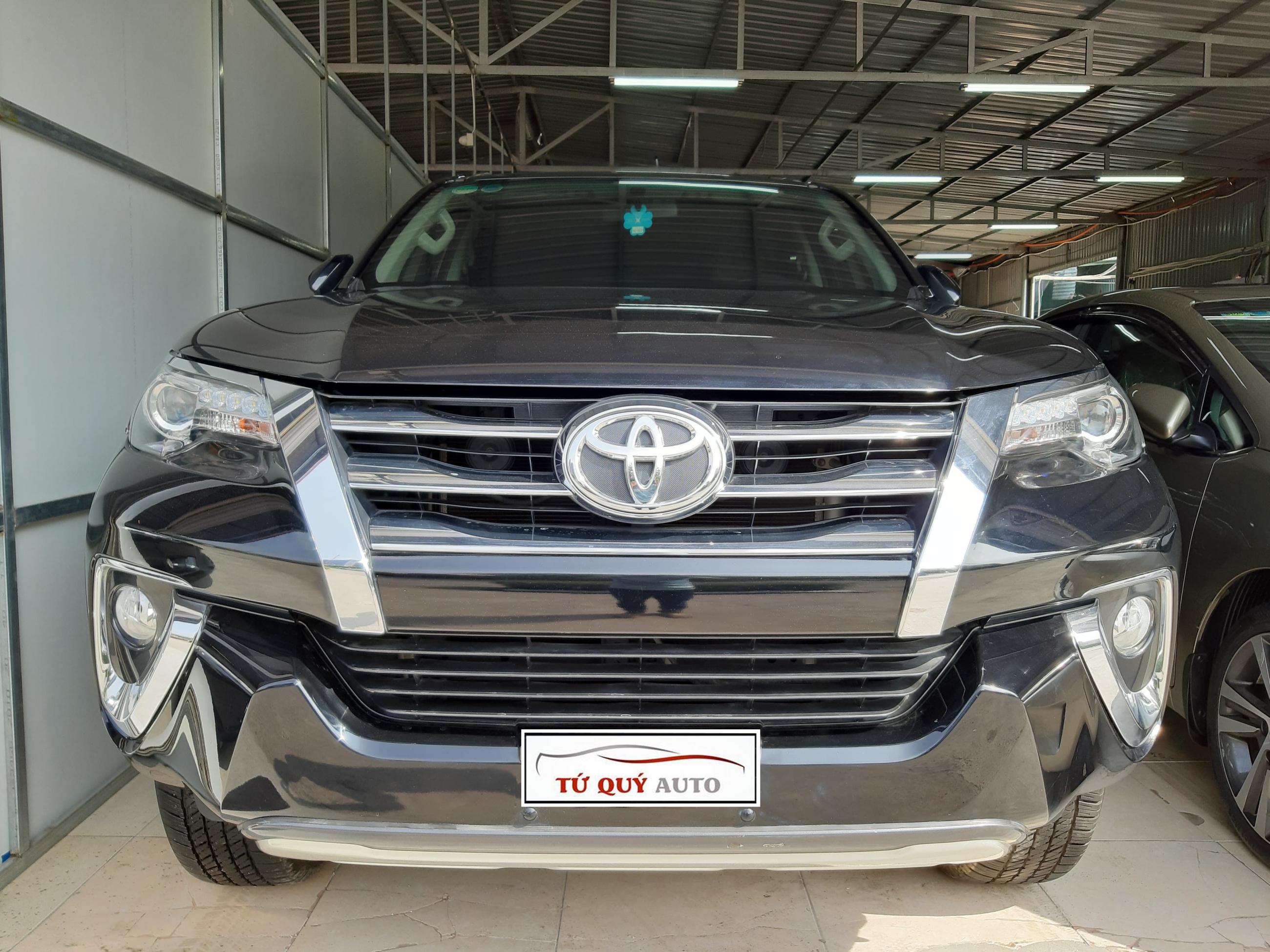 Xe Toyota Fortuner 2.7AT 2017 - Đen