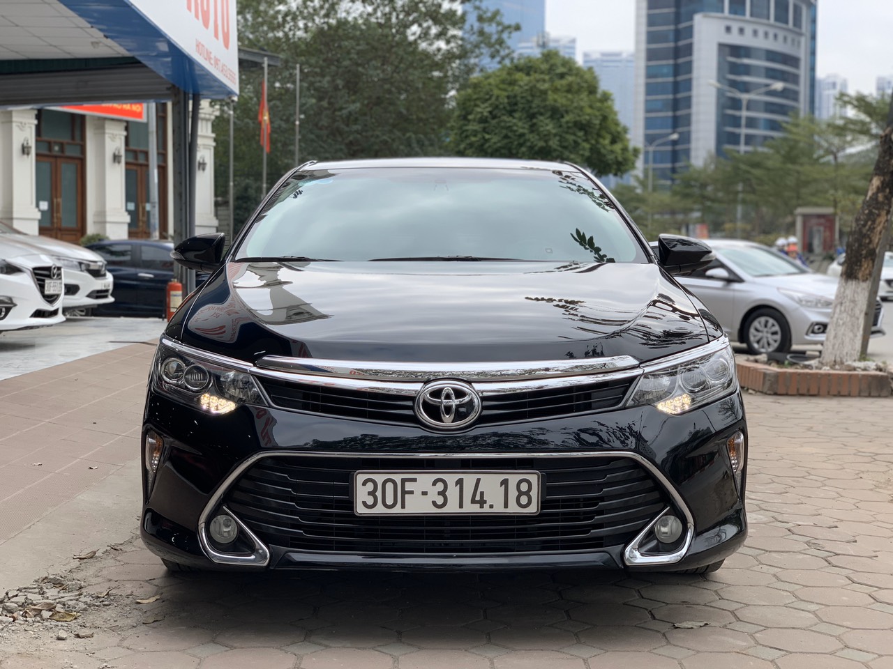 Toyota Camry 2018 cũ bảng giá bán 032023