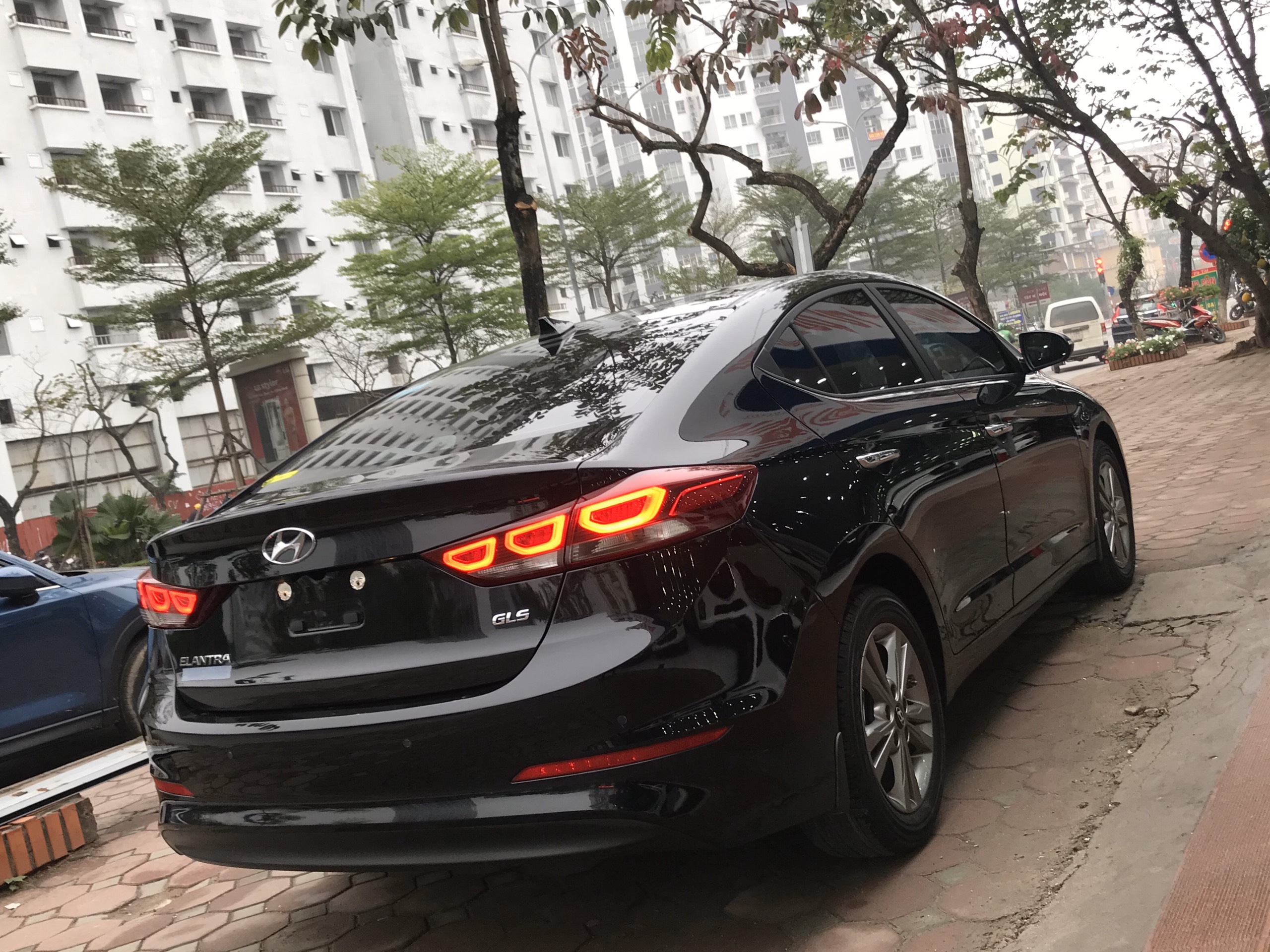 Hyundai Elantra 1.6AT 2018 - 4