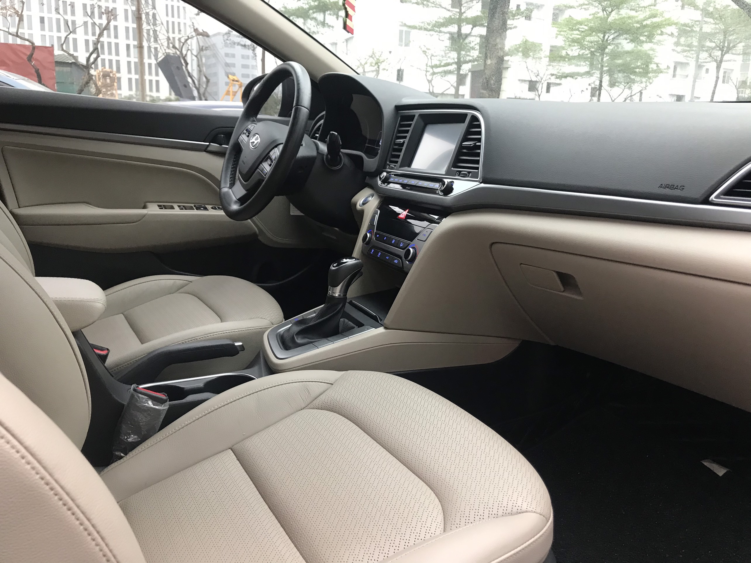 Hyundai Elantra 1.6AT 2018 - 8