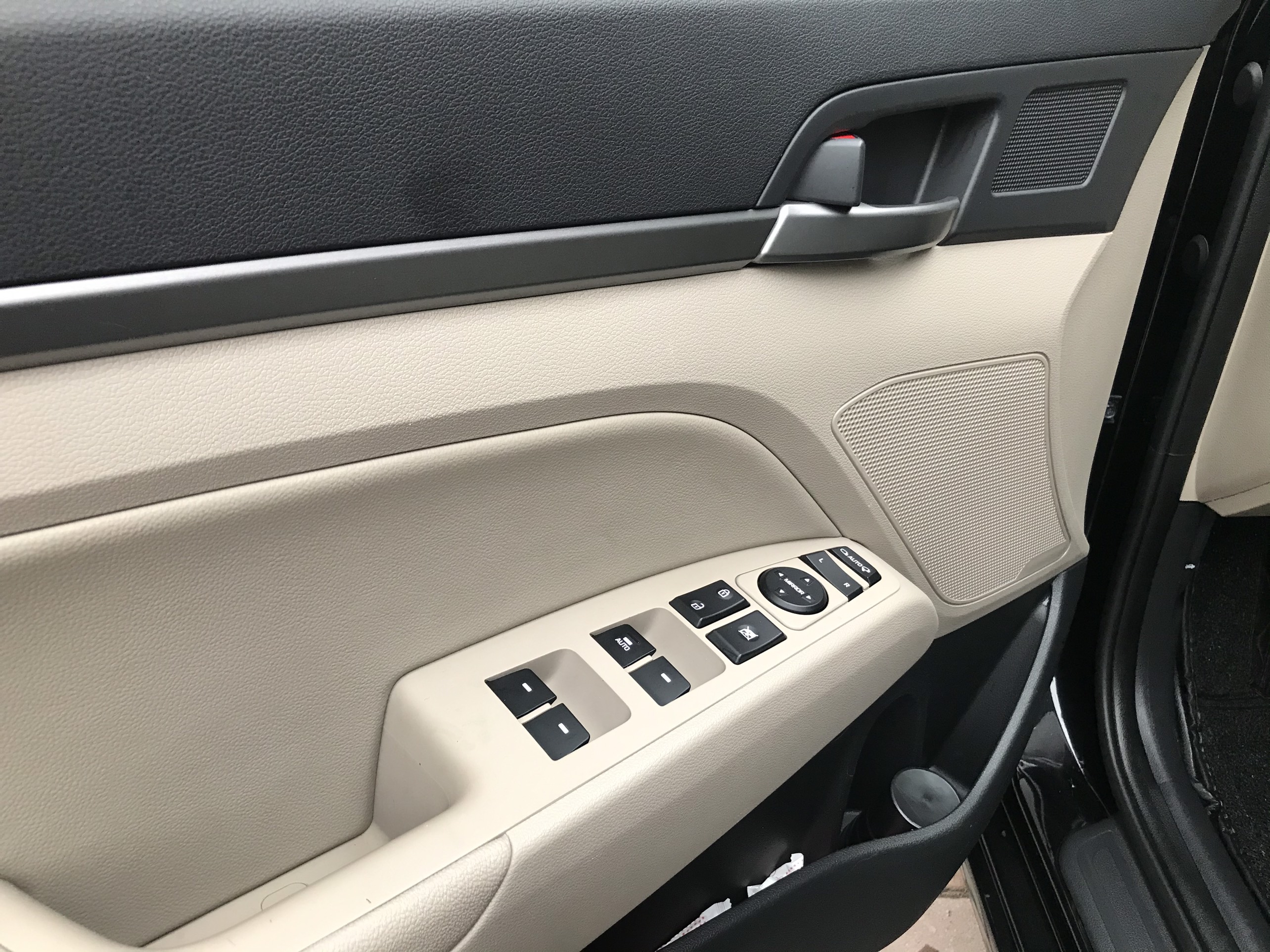 Hyundai Elantra 1.6AT 2018 - 9