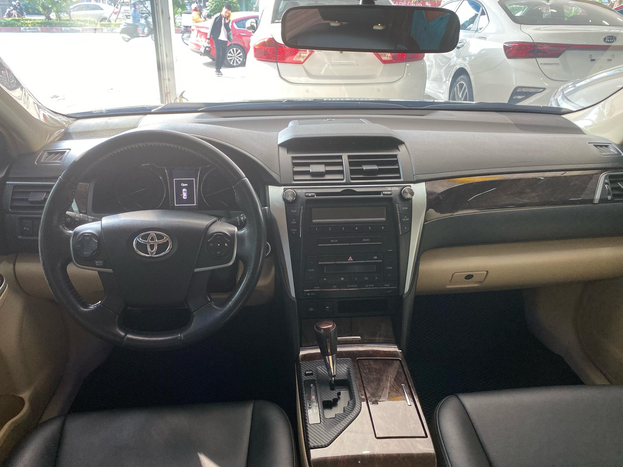 Toyota Camry 2.0E 2015 - 6