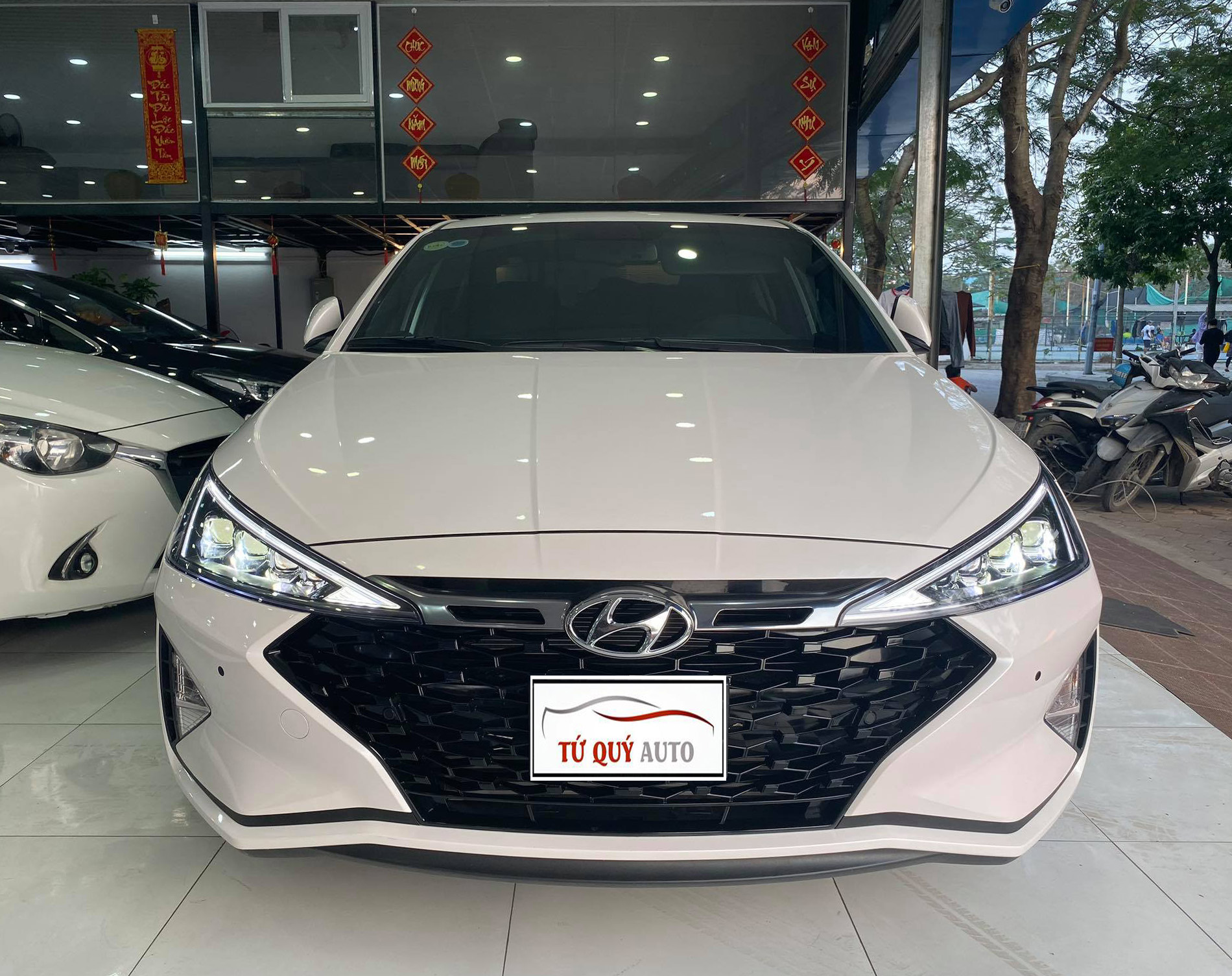 Xe Hyundai Elantra 1.6Turbo 2019 - Trắng