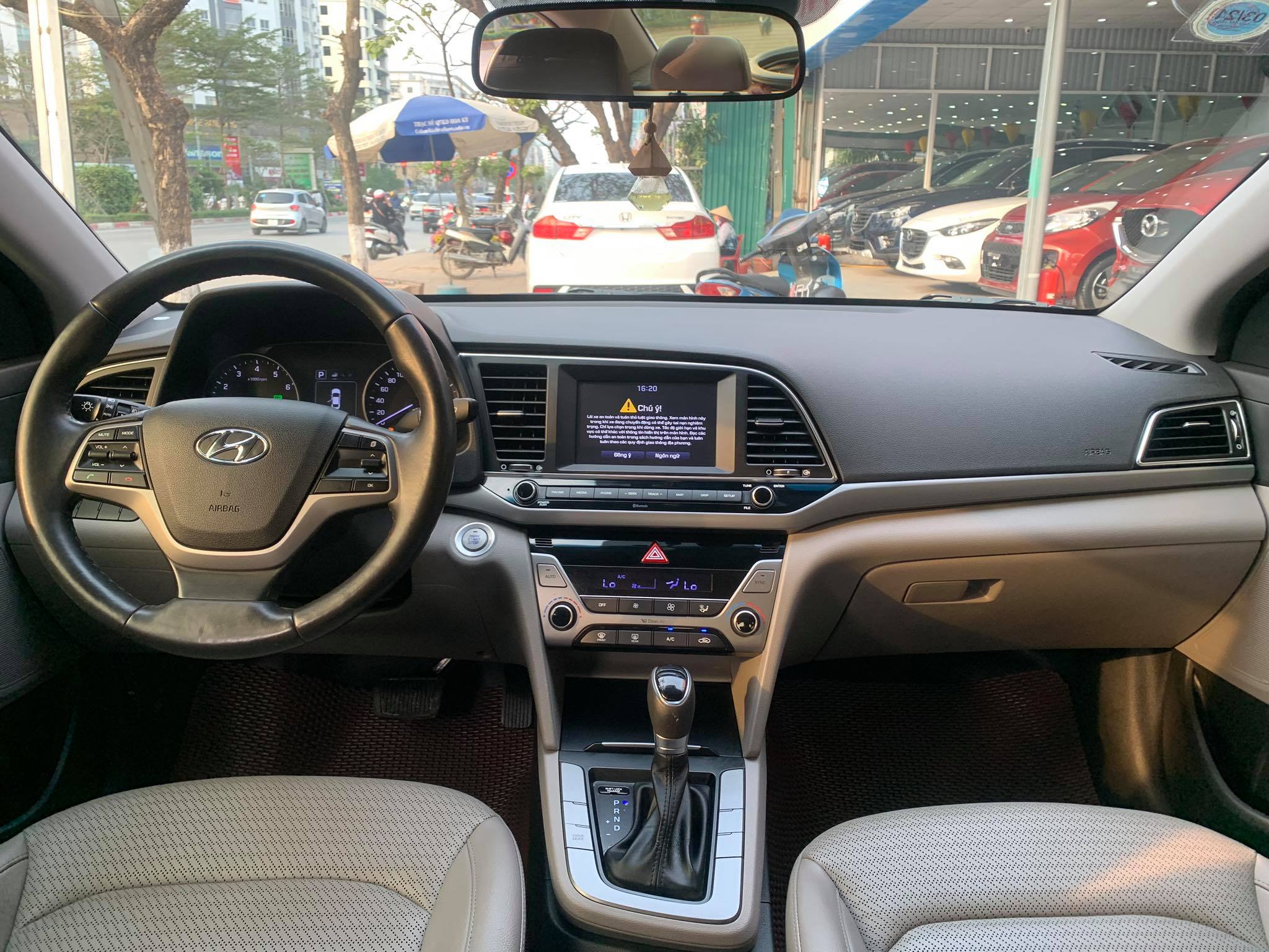 Hyundai Elantra 1.6AT 2016 - 6