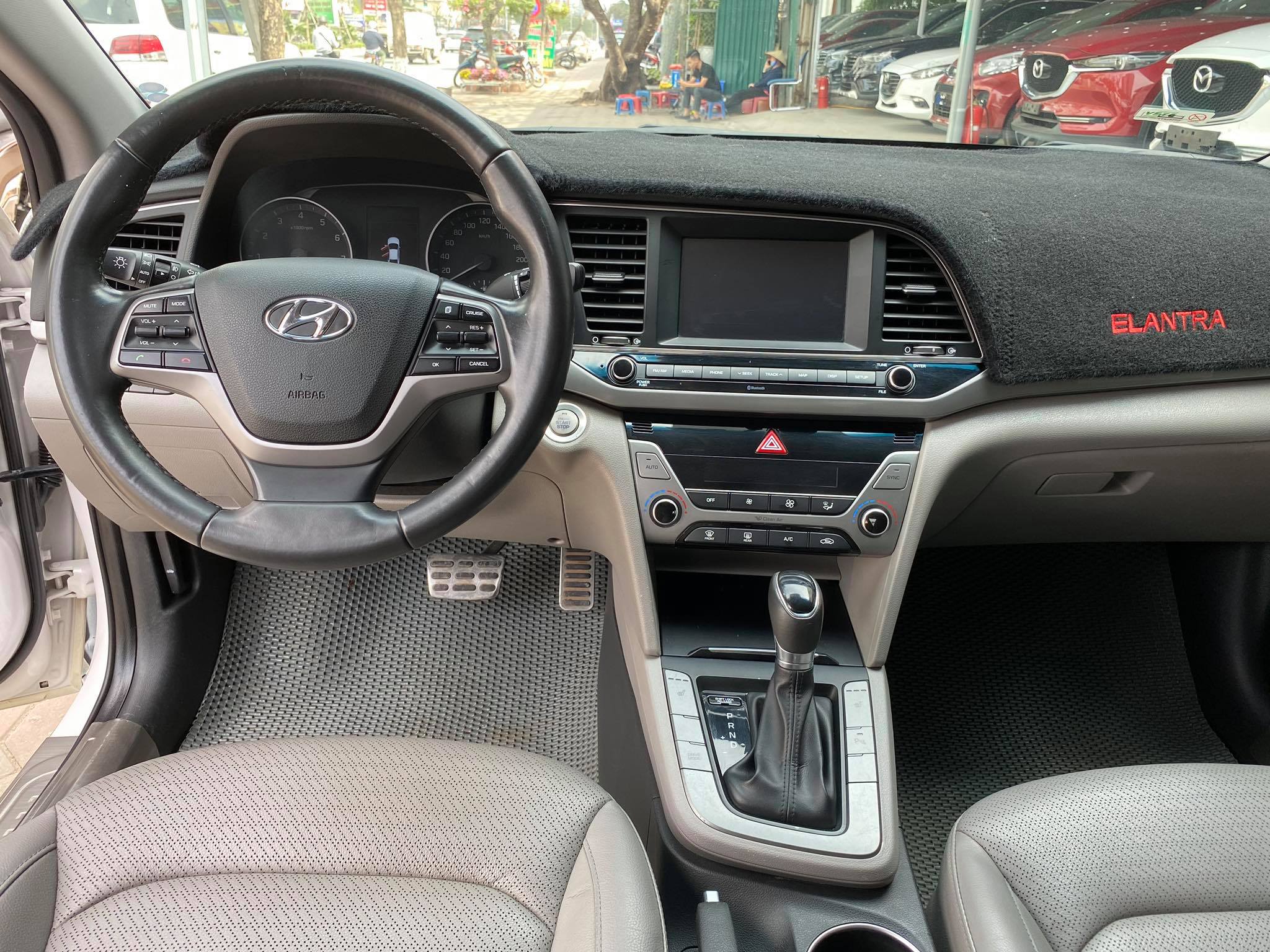 Hyundai Elantra 2.0AT 2017 - 7