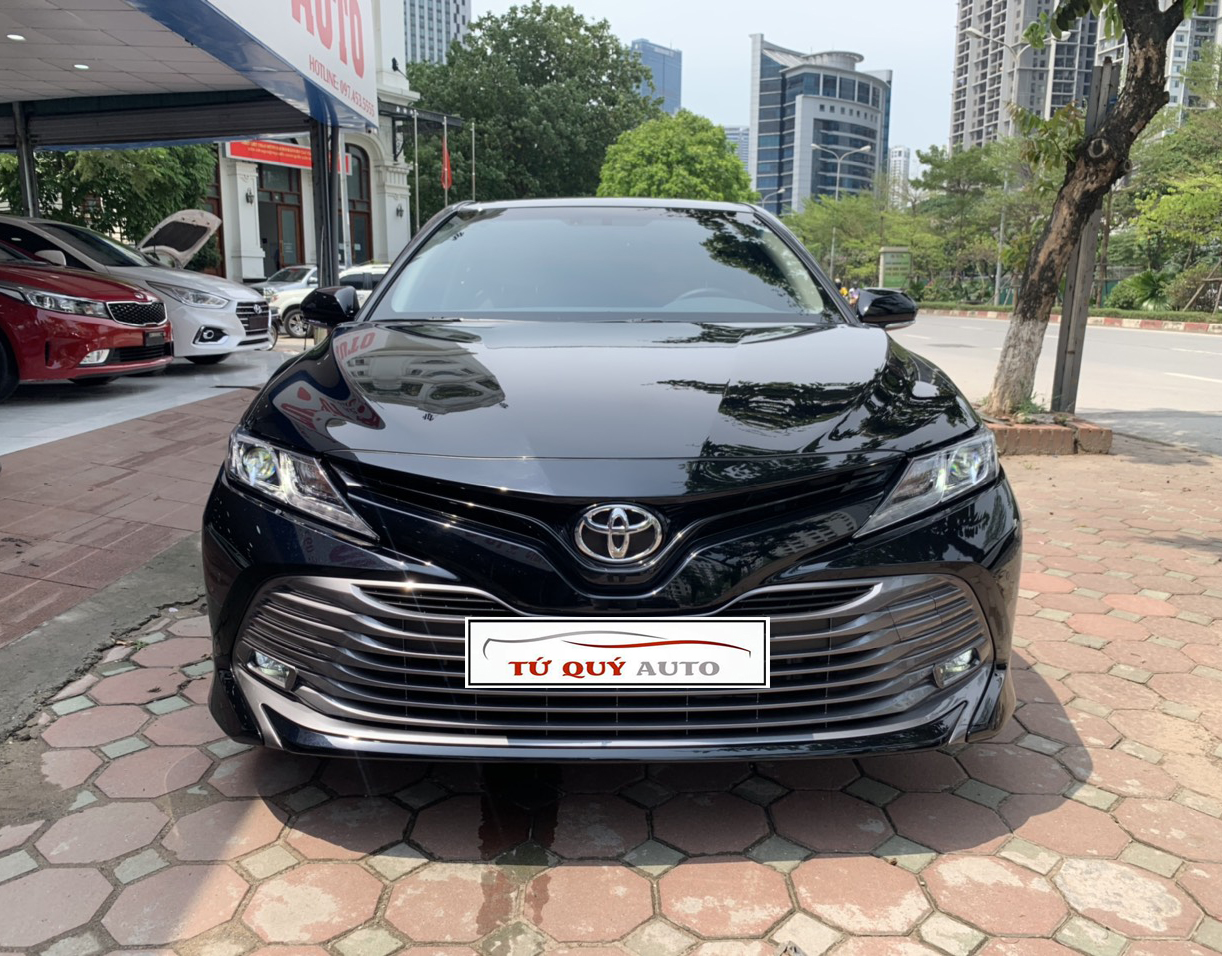 Xe Toyota Camry 2.0G 2019 - Đen