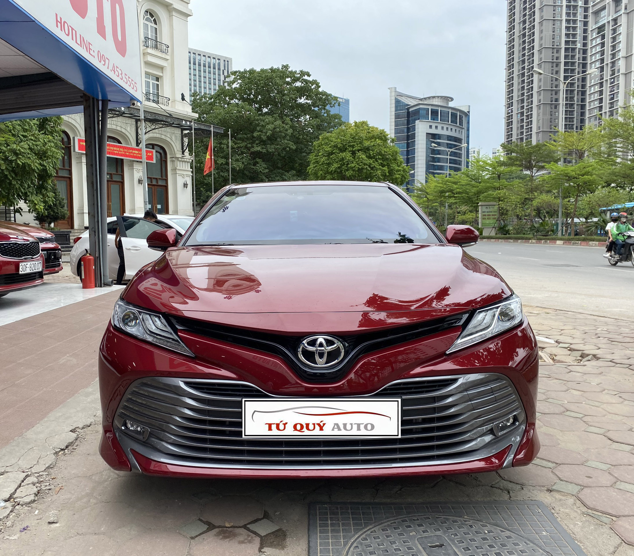 Xe Toyota Camry 2.5Q 2020 - Đỏ